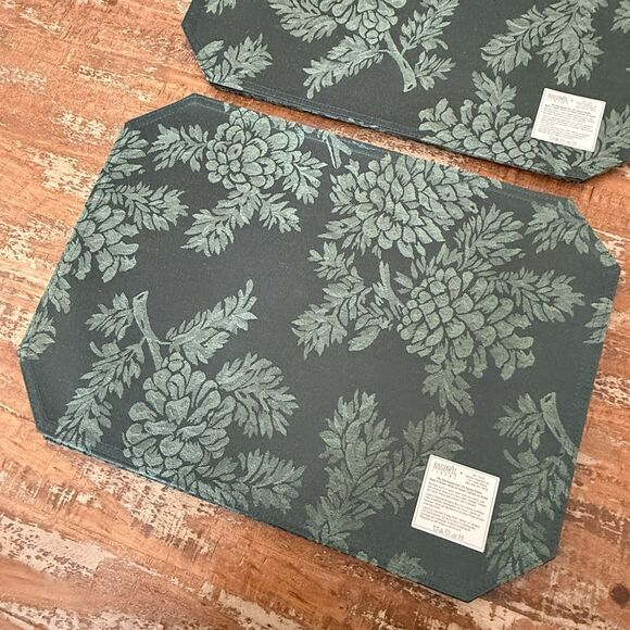 Bardwil Linens 8 Piece Set Green Pinecone Leaf Placemats 18x13 New - Picture 2 of 8